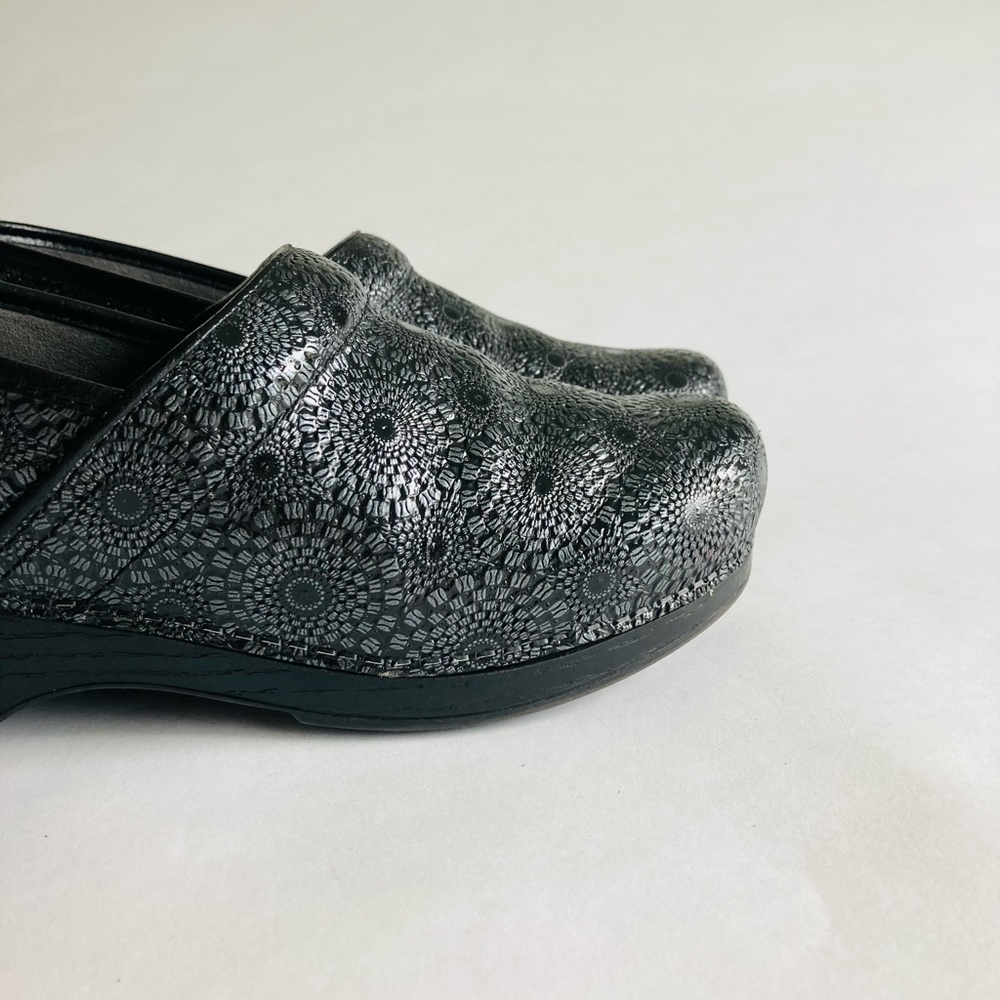 Dansko Professional Black Grey Leather Clogs size EUR 40, US 9.5 Comfy! EUC - Picture 4 of 10